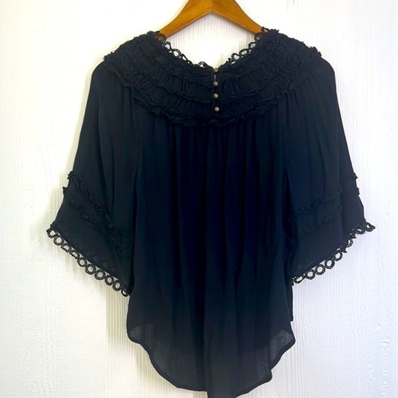 Anthropologie- Black Gauze Ruffles Neck And Sleeves Short Sleeve Blouse SZ Small - Picture 11 of 12